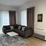 Private Garden * טיראנה