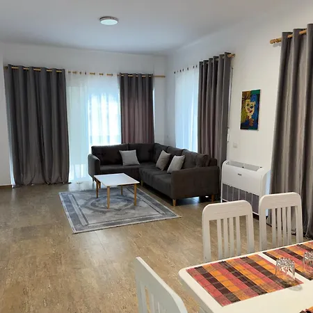 Private Garden * טיראנה
